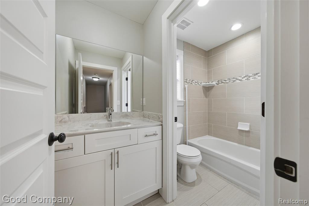 568 E Coy Avenue, Hazel Park, MI 48030 — Photo 19