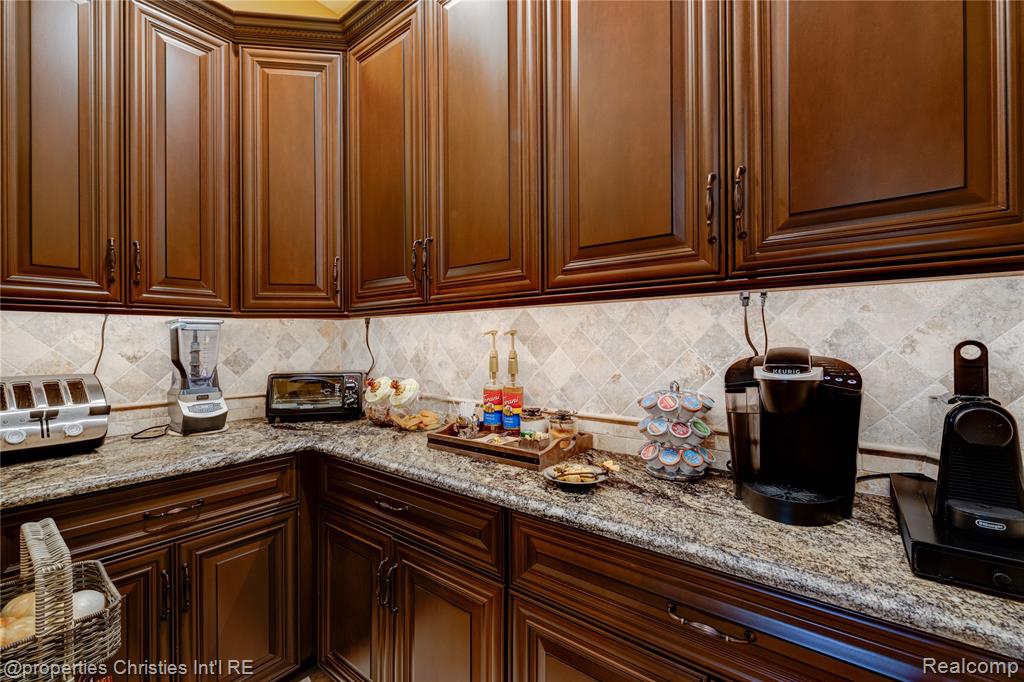 48928 Barola Court, Northville, MI 48167 — Photo 22