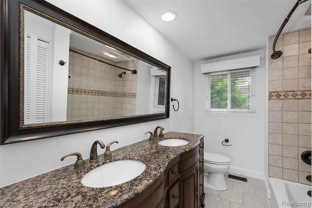 608 Woodlawn Avenue, Royal Oak, MI 48073 — Photo 9