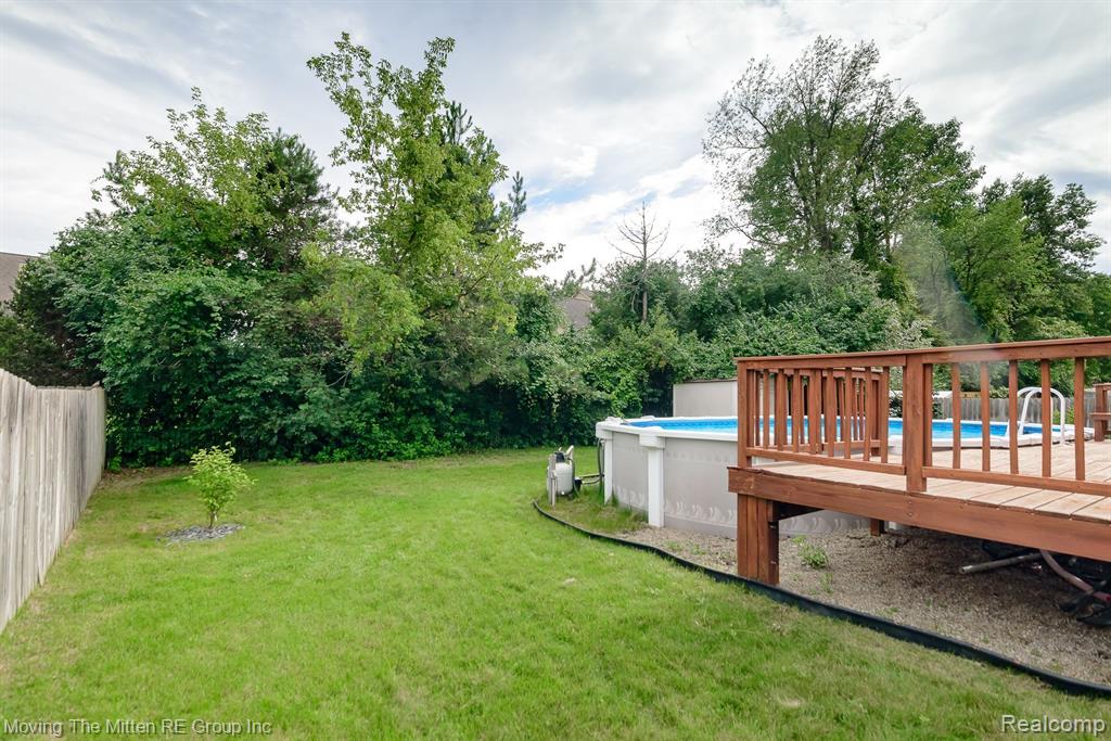 5861 MEADOWGREENE Drive, Waterford, MI 48327 — Photo 52