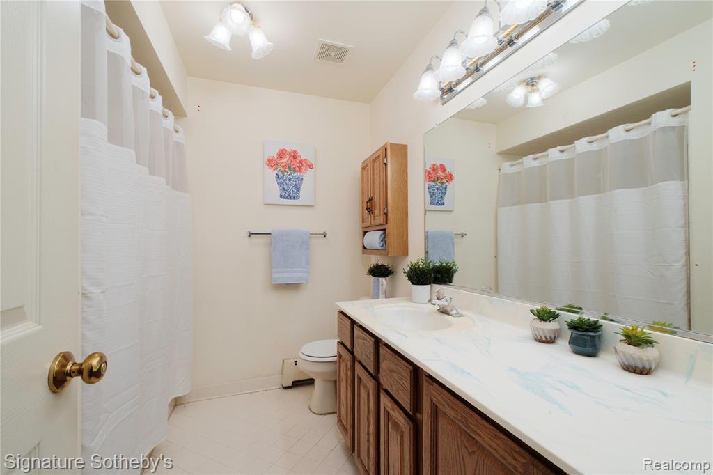 12336 Nantucket Drive, 3, South Lyon, MI 48178 — Photo 23