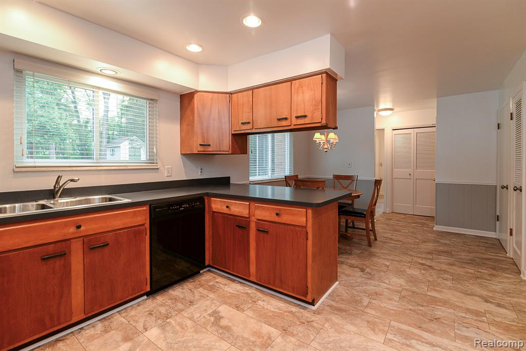 4355 Joanne Drive, Ann Arbor, MI 48103 — Photo 14