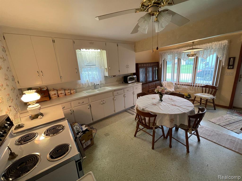 8040 Third, Avoca, MI 48006 — Photo 16