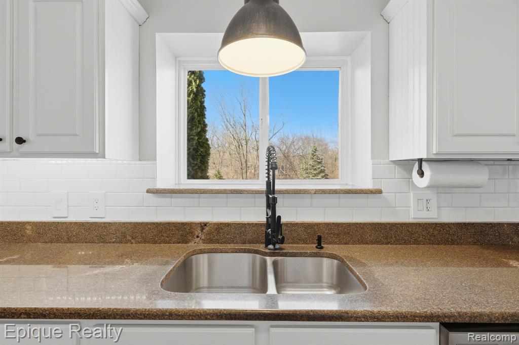 2234 Ridgewood Drive, Howell, MI 48843 — Photo 9