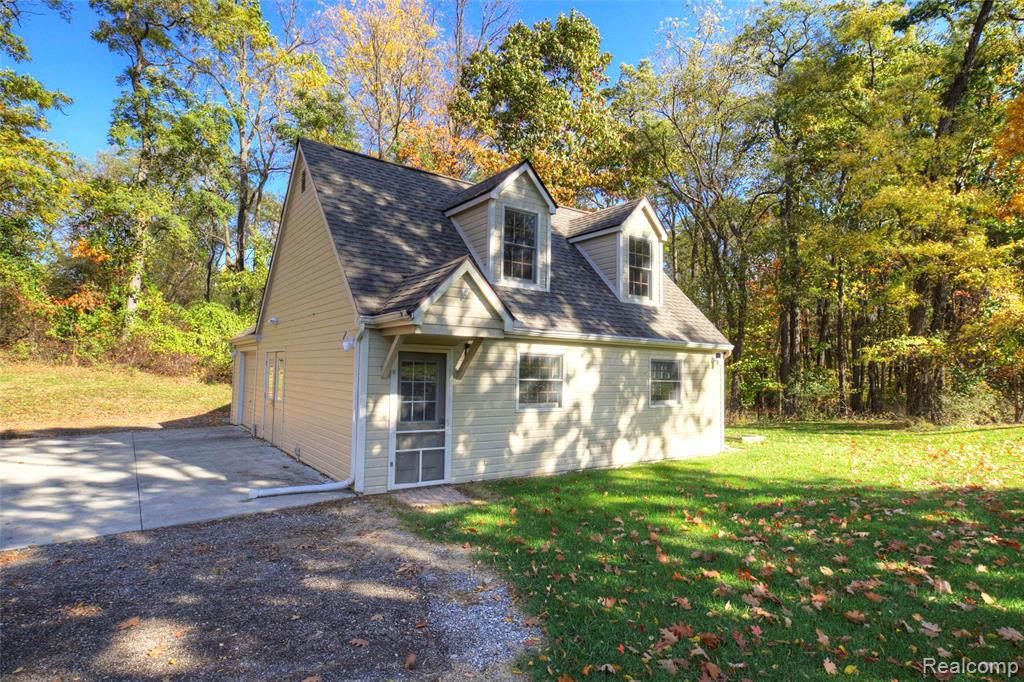 7603 Hamburg Road, Brighton, MI 48116 — Photo 8