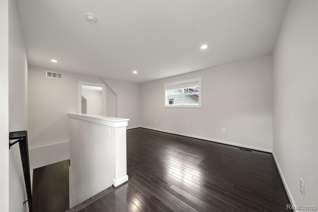 821 MAXWELL Avenue, Royal Oak, MI 48067 — Photo 20