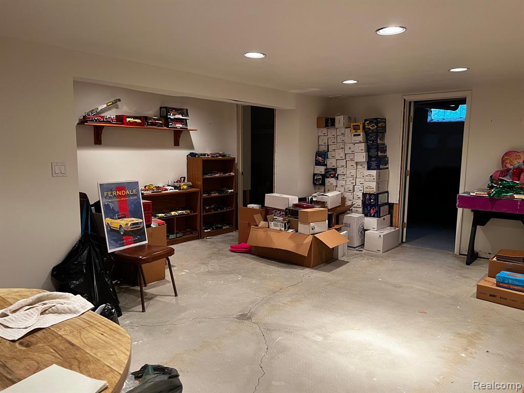 40363 DENBIGH Drive, Sterling Heights, MI 48310 — Photo 36