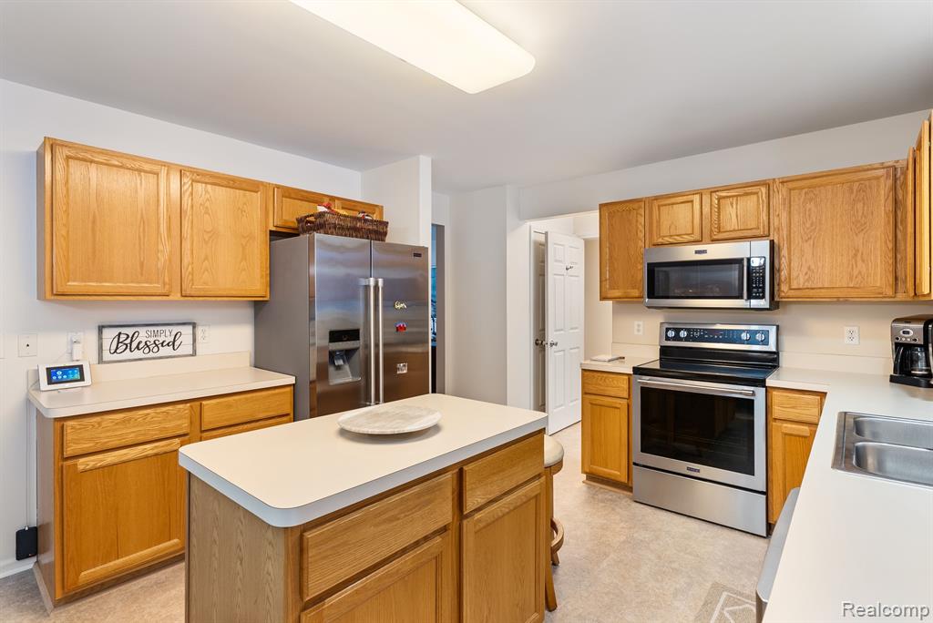 7983 SPRINGWATER Drive, Ypsilanti, MI 48197 — Photo 15