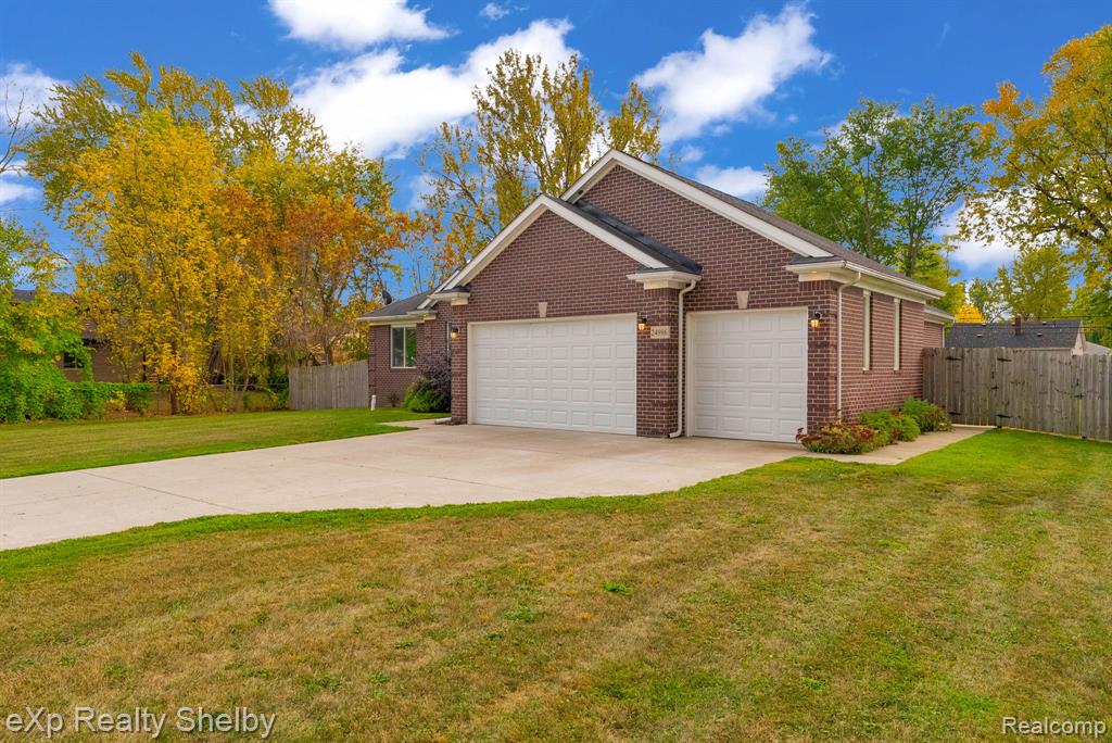 24986 Murray Street, Harrison Township, MI — Photo 3