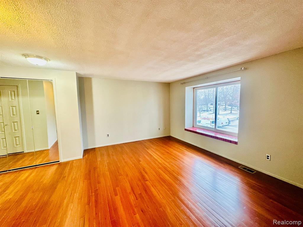 29720 CITY CENTER Drive, 4, Warren, MI 48093 — Photo 13