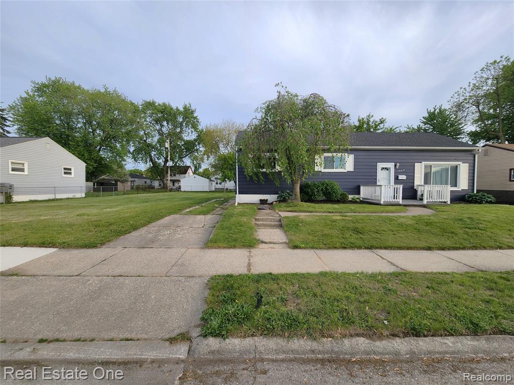 1574 E Woodruff Avenue, Hazel Park, MI 48030 — Photo 2