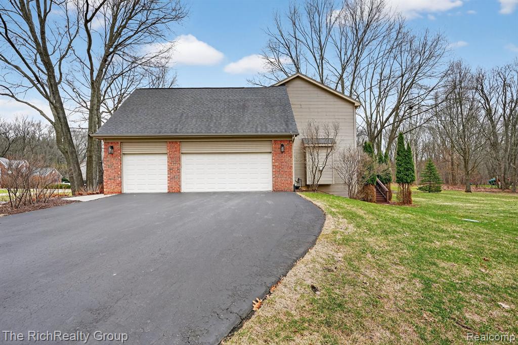 2227 Pine Bluffs Court, Highland, MI — Photo 26
