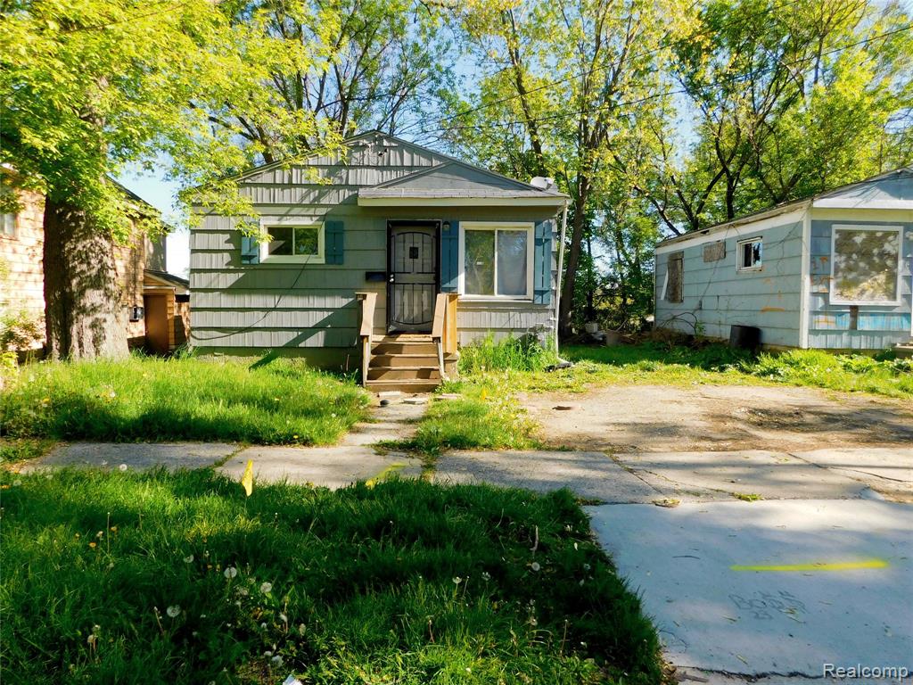722 Barrie Avenue, Flint, MI 48507 — front exterior