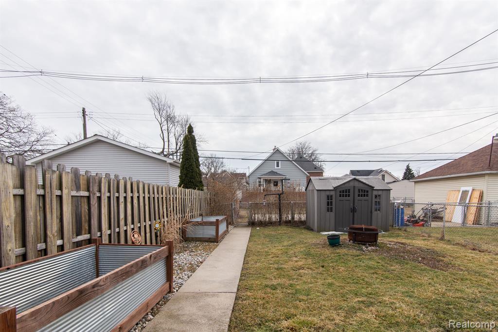 611 PLUM Street, Wyandotte, MI 48192 — Photo 26