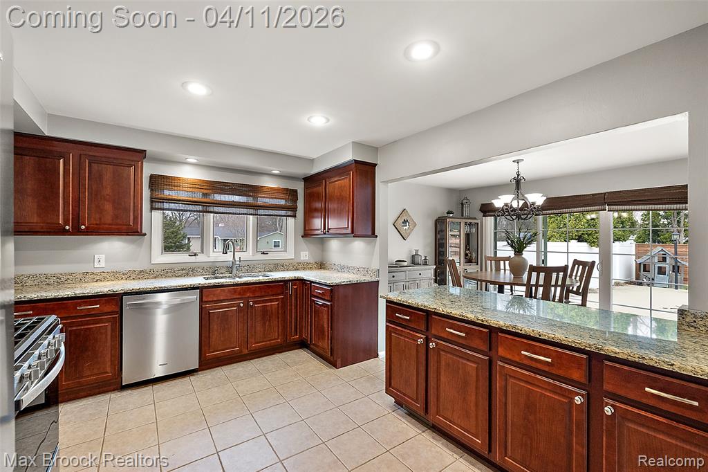 32040 Coronet Drive, Farmington Hills, MI, 48334