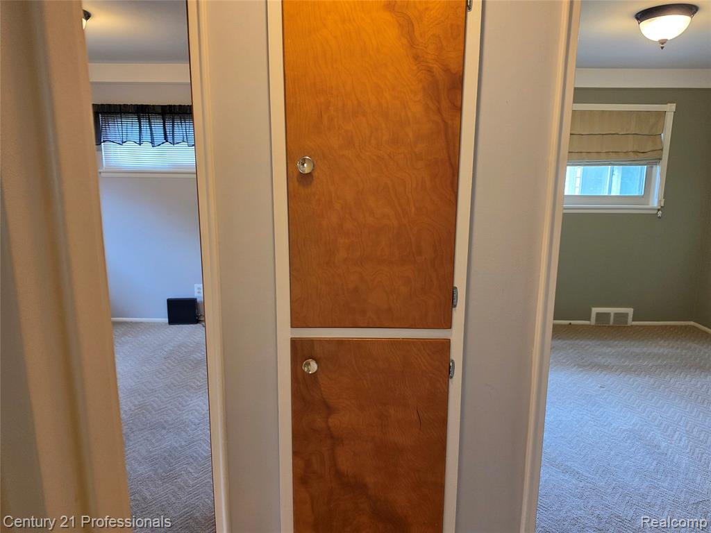 29421 Mark Avenue, Madison Heights, MI 48071 — Photo 33