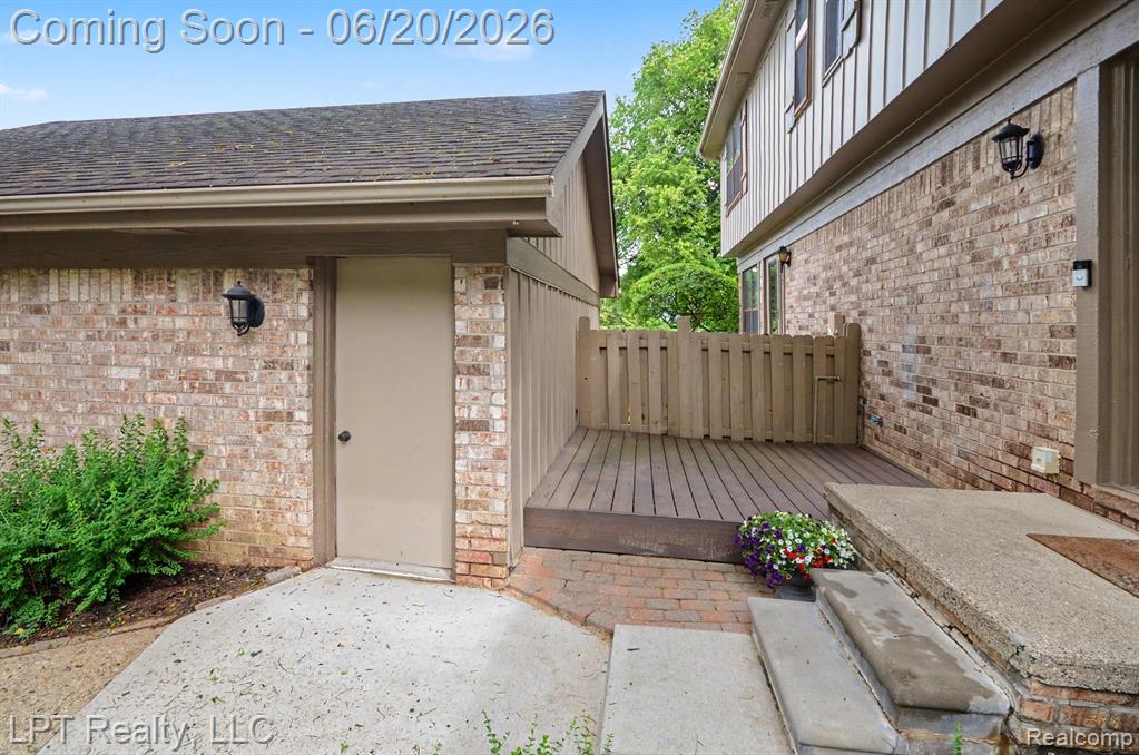 829 Langdon Court, Rochester Hills, MI 48307 — Photo 28