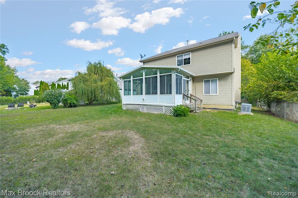 71 DONNA Court, Waterford, MI 48327 — Photo 28