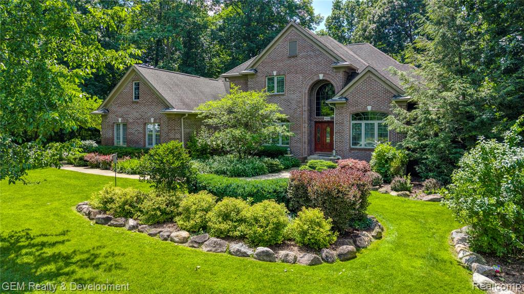 9054 Green Hickory Lane, Fenton, MI 48430 — Photo 2