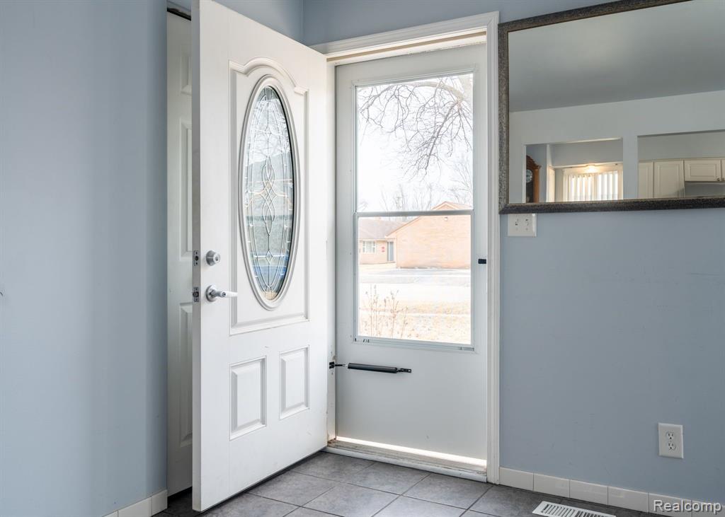 4014 DEVON Road, Royal Oak, MI 48073 — Photo 2