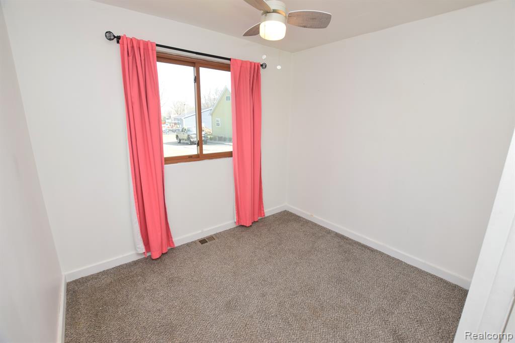 716 GRANT Street, Fenton, MI 48430 — Photo 8