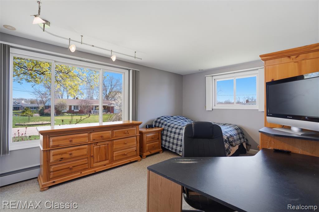 547 Deer Run, White Lake, MI — Photo 33