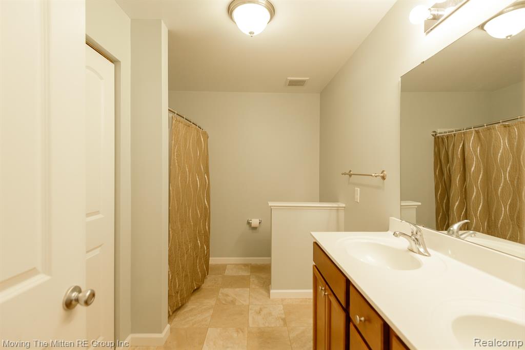 42880 Frederick Court, Belleville, MI 48111 — Photo 23