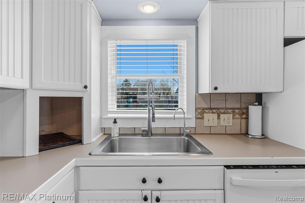 315 S West Street, Fenton, MI 48430 — Photo 19