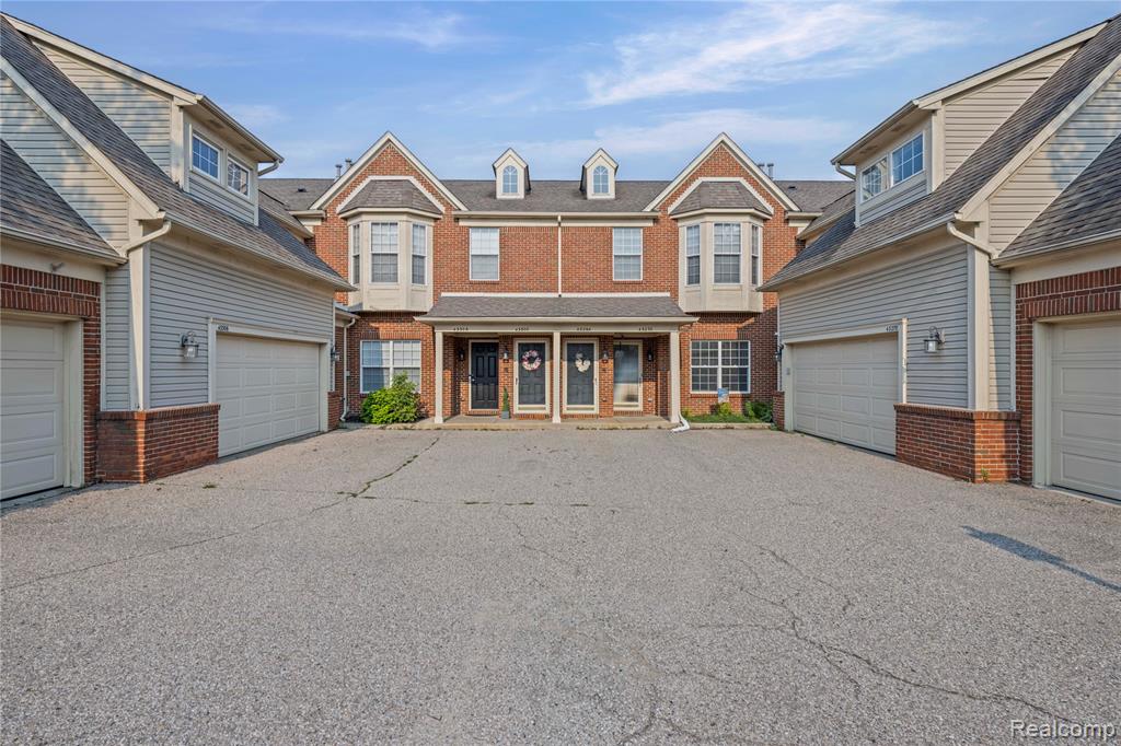43270 Pendleton Circle, Sterling Heights, MI 48313 — Photo 2