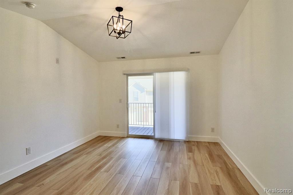 521 MULBERRY Street, Wyandotte, MI 48192 — Photo 12