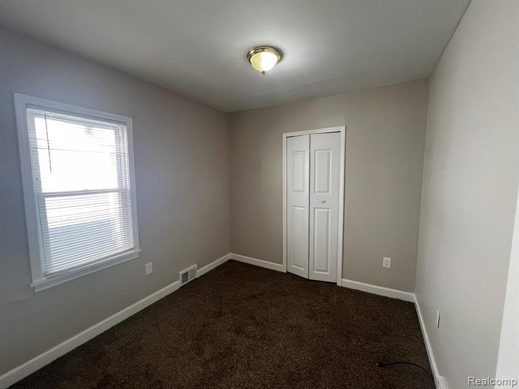 429 E Milton Avenue, Hazel Park, MI 48030 — Photo 8