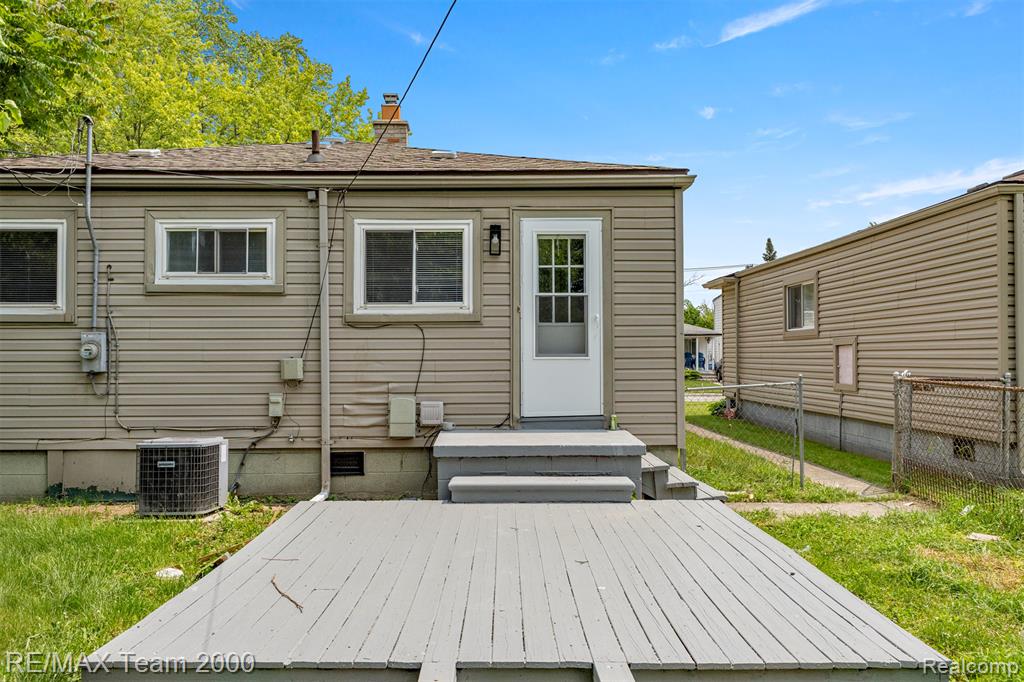 4652 Raymond Avenue, Dearborn Heights, MI 48125 — Photo 29