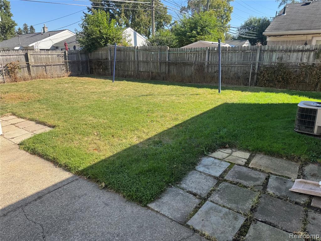931 E Kalama Avenue, Madison Heights, MI 48071 — Photo 7