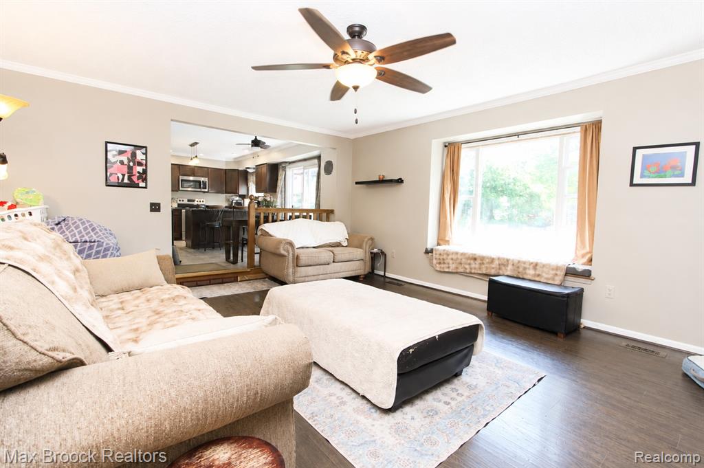 8952 Cynthia Court, Commerce Twp, MI 48382 — Photo 22