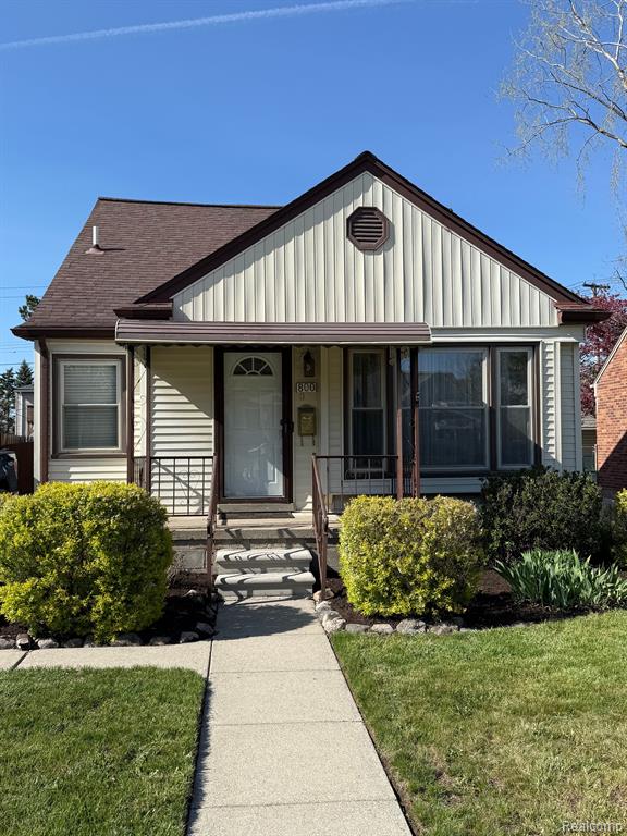 800 CAMBRIDGE Road, Berkley, MI 48072 — front exterior