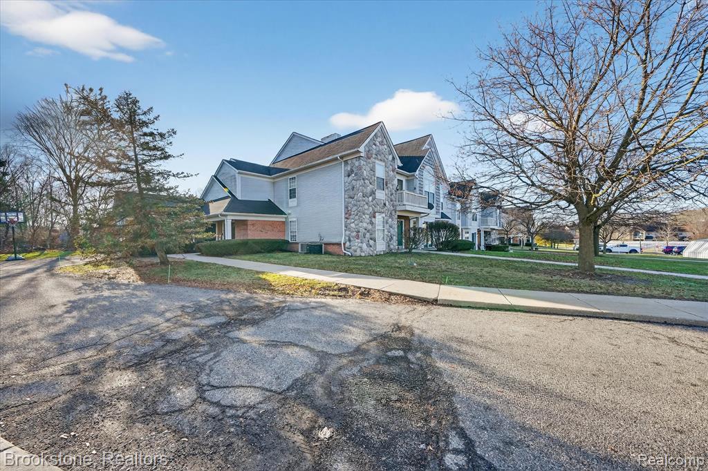 220 Oakbrooke Drive, 3, South Lyon, MI 48178 — Photo 2