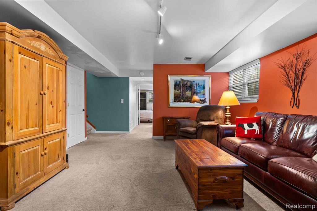 44089 Harsdale Drive, Canton, MI 48187 — Photo 15