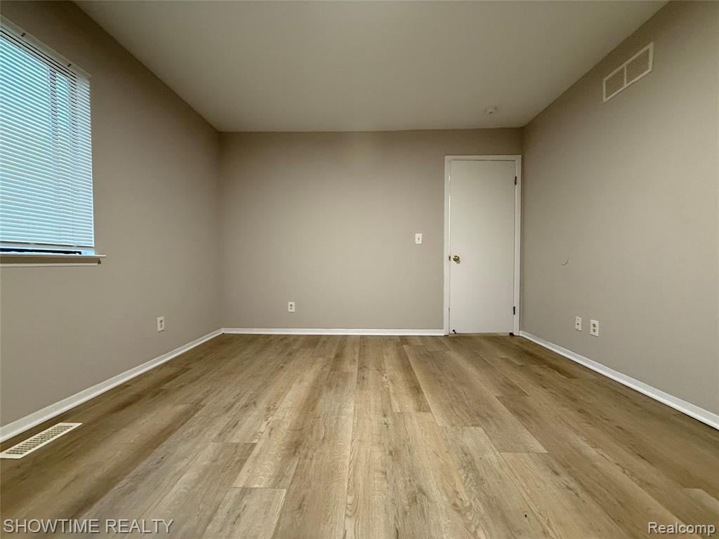 40860 HIGHPOINTE Drive, Clinton Twp, MI 48038 — Photo 13