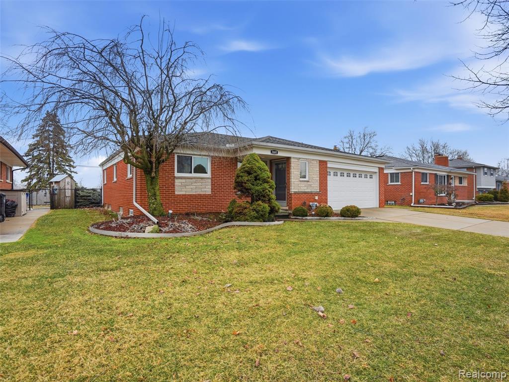7697 Carrousel Boulevard, Westland, MI — Photo 6