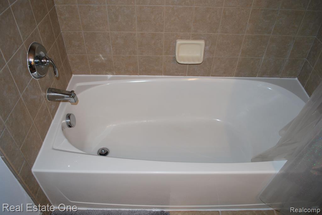 49664 TAFT Lane, Canton, MI 48188 — Photo 66