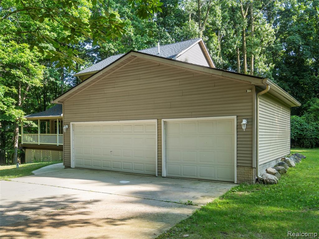 9480 Hartland Road, Fenton, MI 48430 — Photo 42