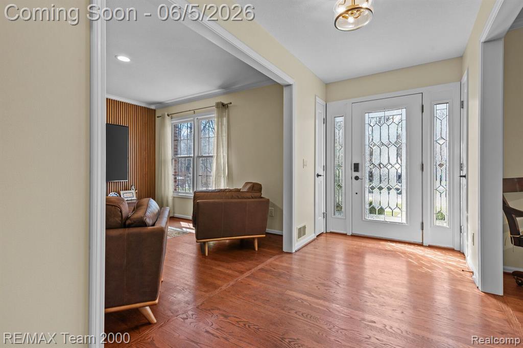 5681 WOODFIELD Parkway, Grand Blanc, MI 48439 — Photo 8