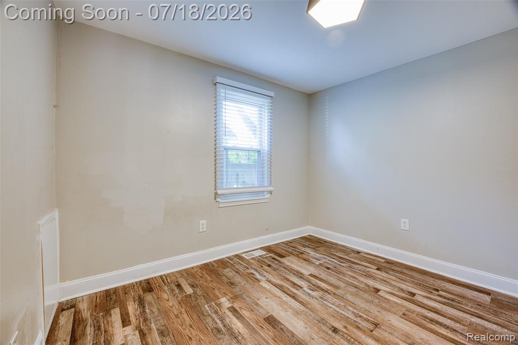 5660 Kingston Street, Dearborn Heights, MI 48125 — Photo 18