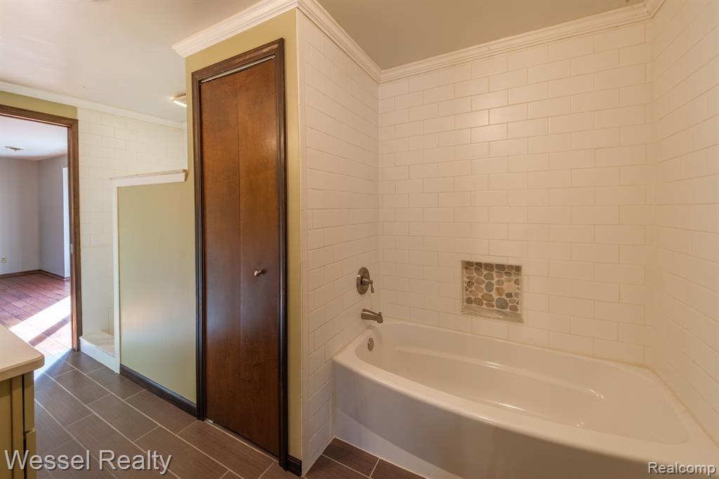 557 Green Cove Drive, Holly, MI 48442 — Photo 21