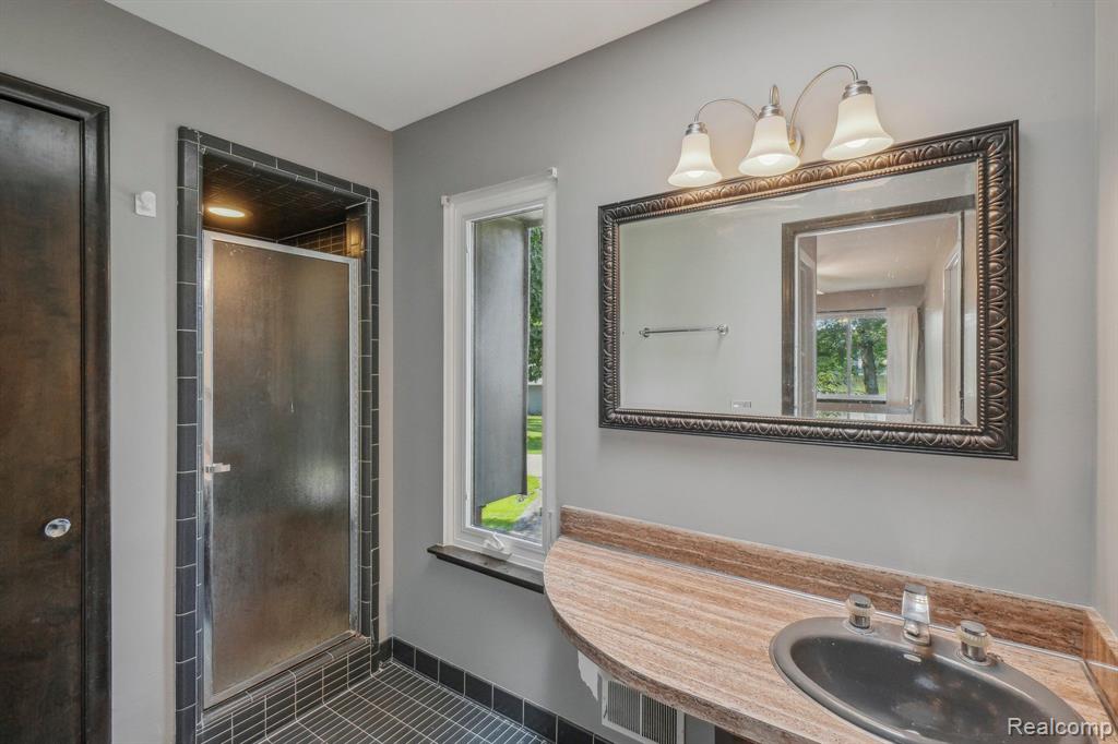 6755 WELLESLEY, Clarkston, MI — Photo 8