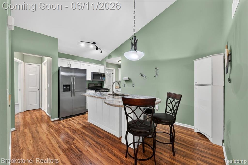 25406 Willowbrook Court, Flat Rock, MI 48134 — Photo 6