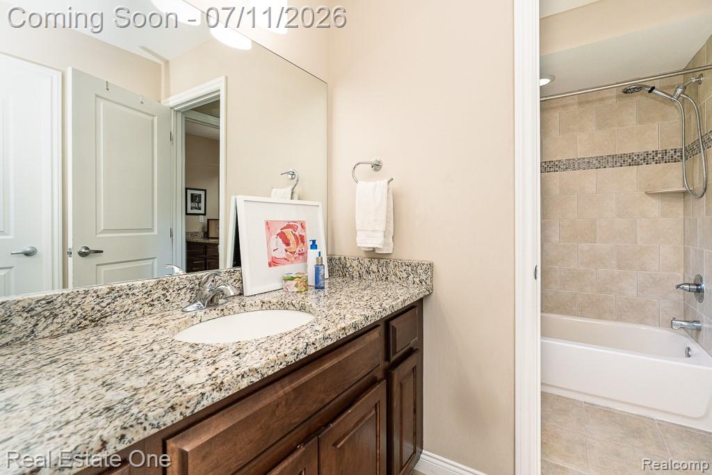 1067 Newgate Court, Oakland, MI — Photo 24