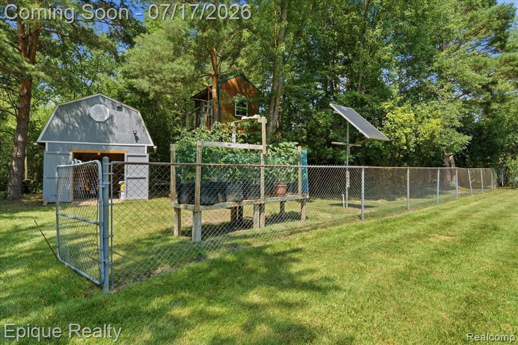 555 E Square Lake Road, Troy, MI 48085 — Photo 46