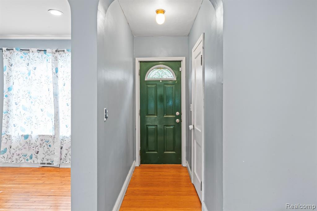 745 N Calhoun Street, Lapeer, MI 48446 — Photo 2