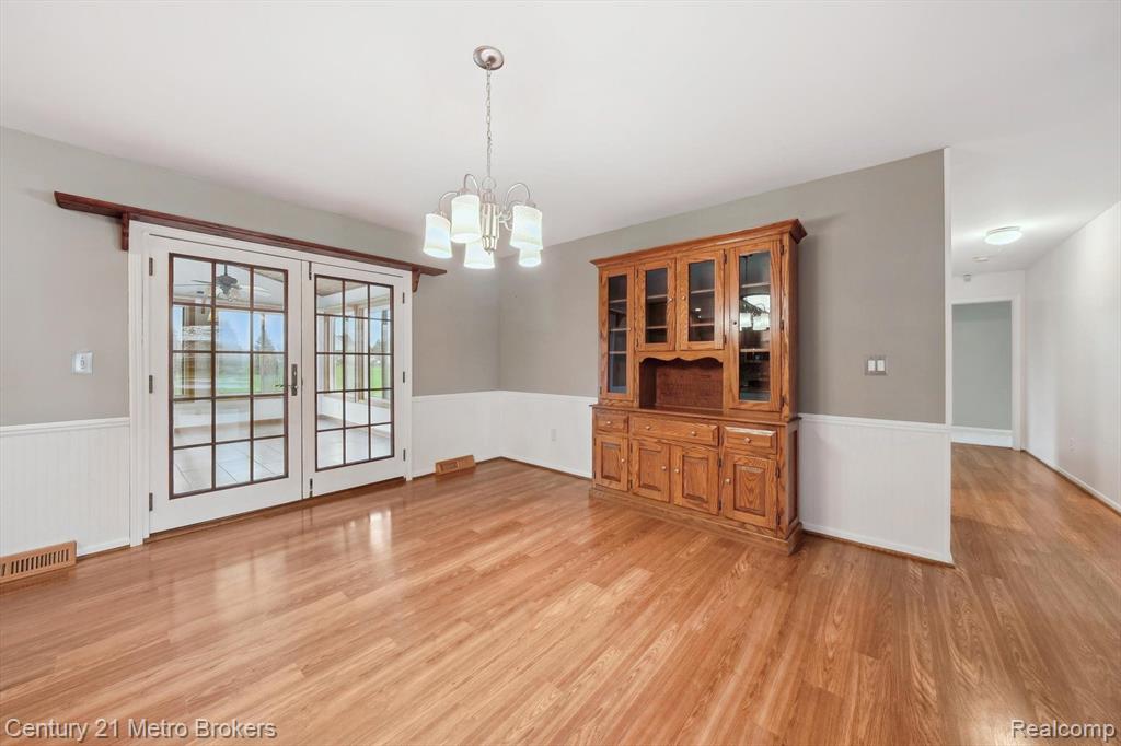 6452 E MAPLE Avenue, Grand Blanc, MI 48439 — Photo 14